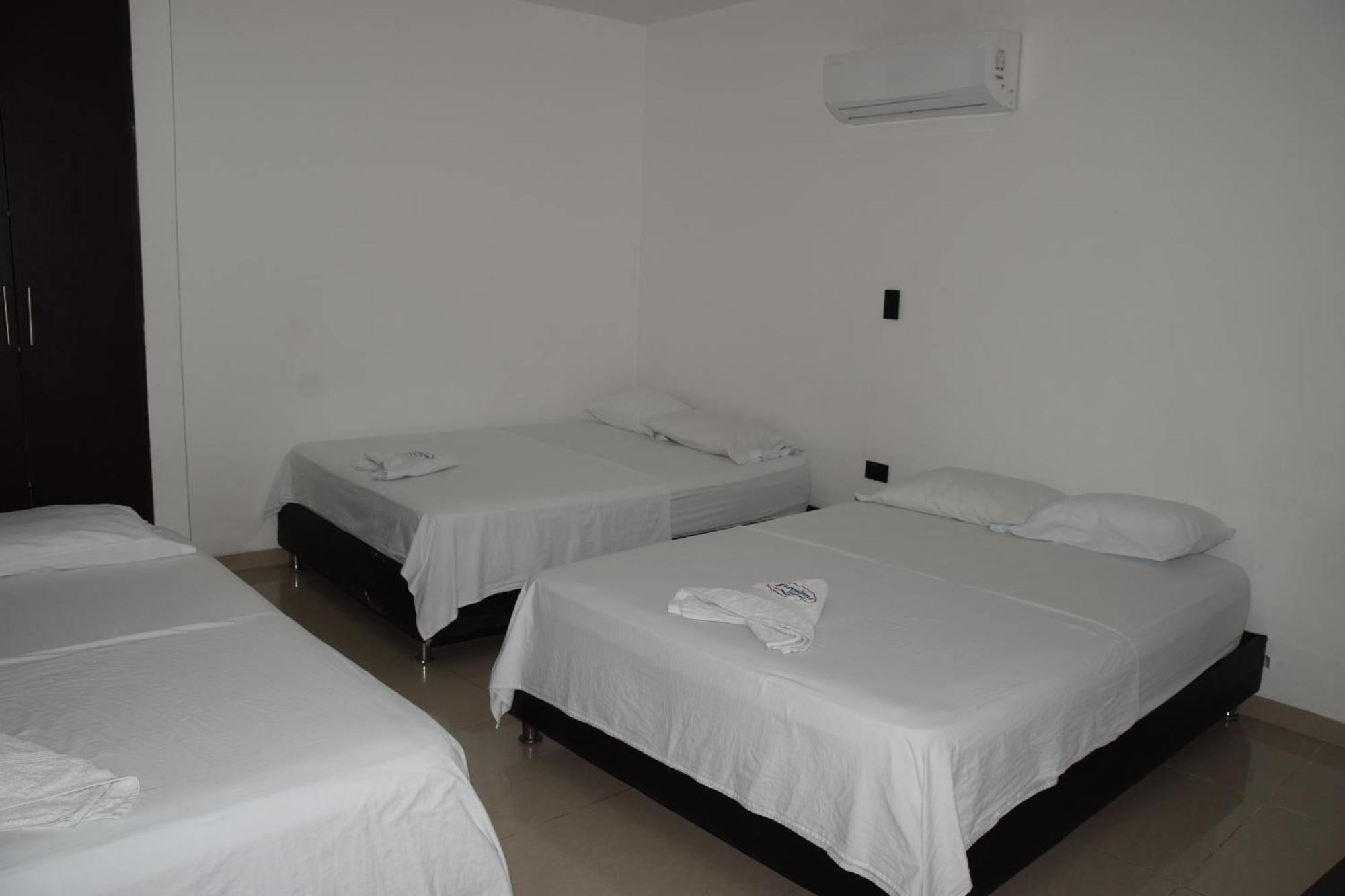 Hotel Barcelona Monteria Luaran gambar