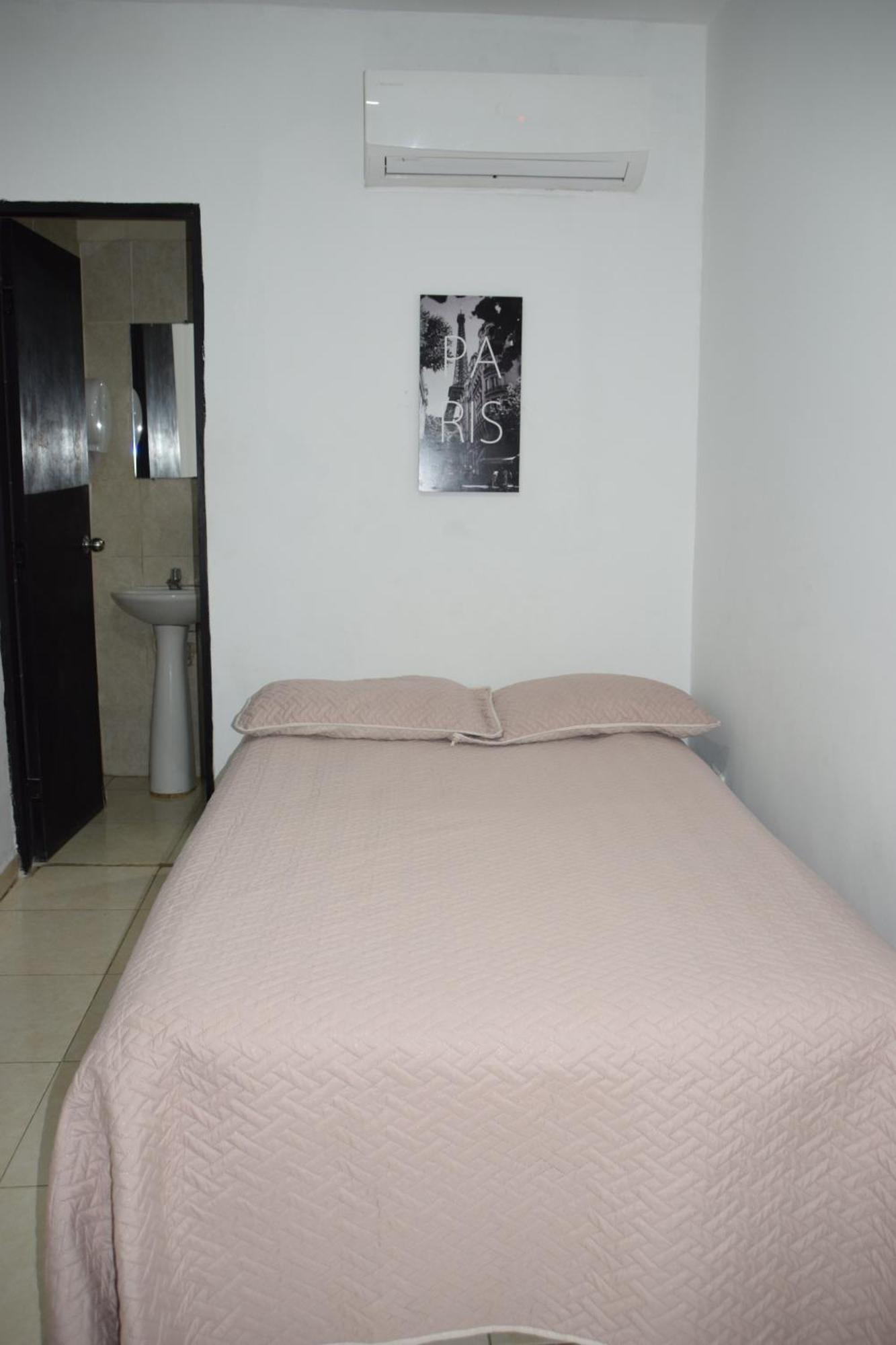 Hotel Barcelona Monteria Luaran gambar